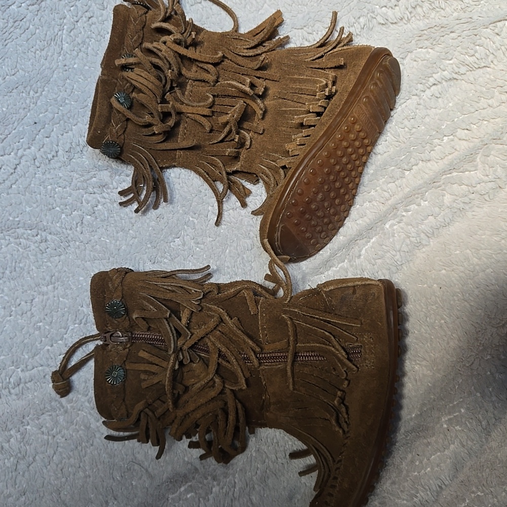 MINNETONKA Fringe Boots - Picture 2 of 4
